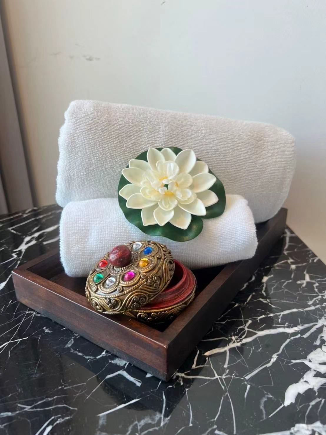 Foot Reflexology at Luxe Aura