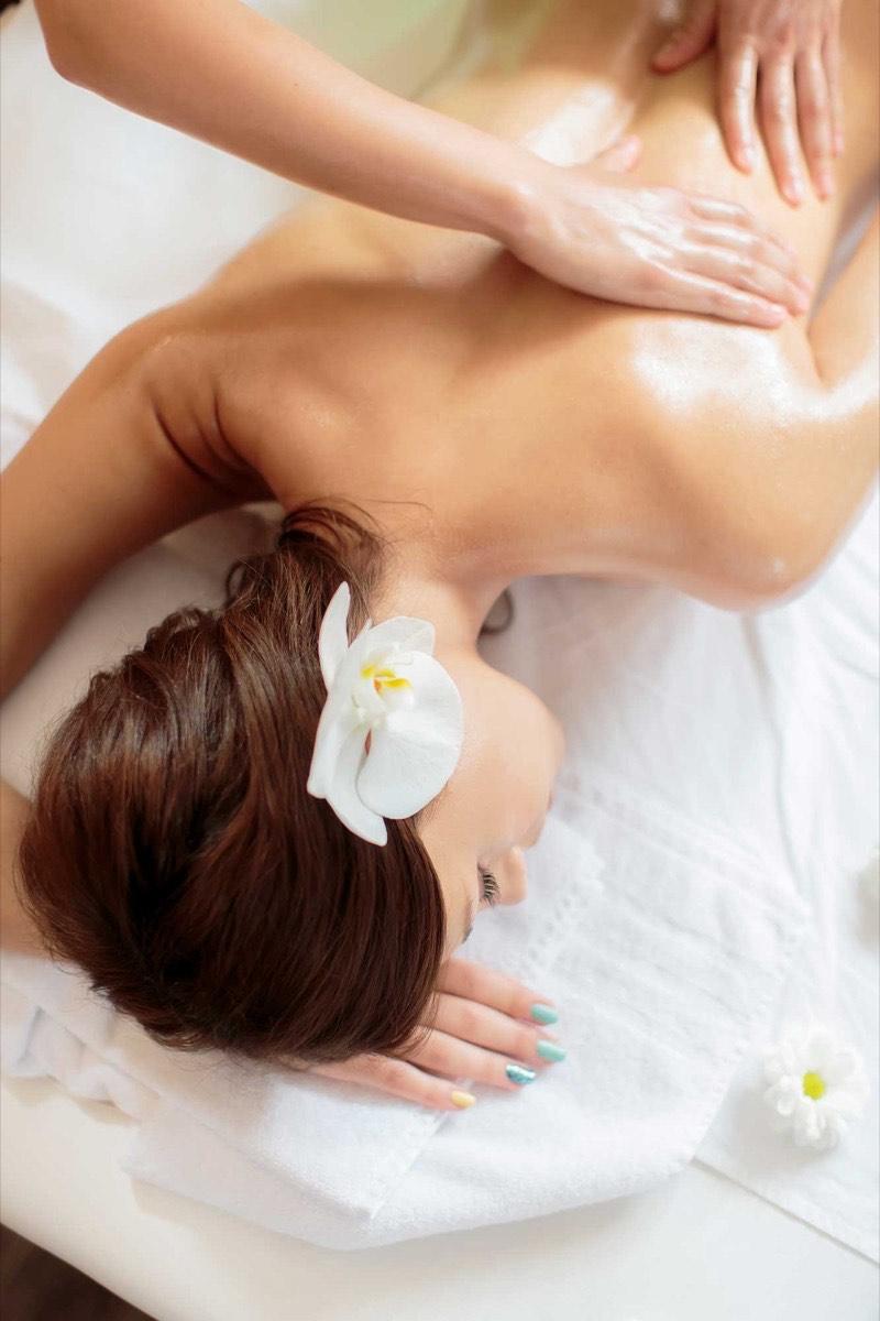 Aroma Massage at Luxe Aura